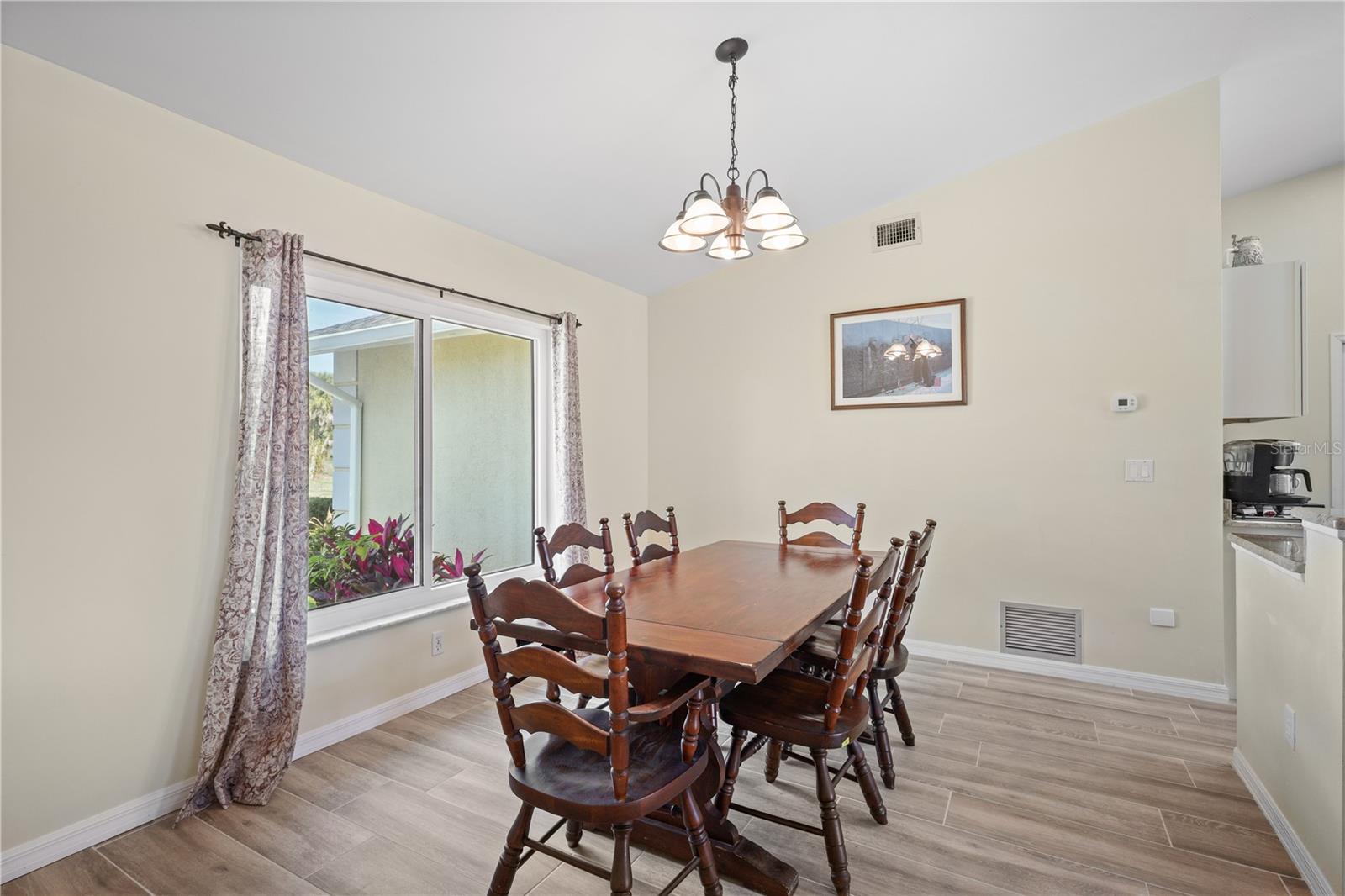 Image 10 of 41 For 208 Annapolis Lane