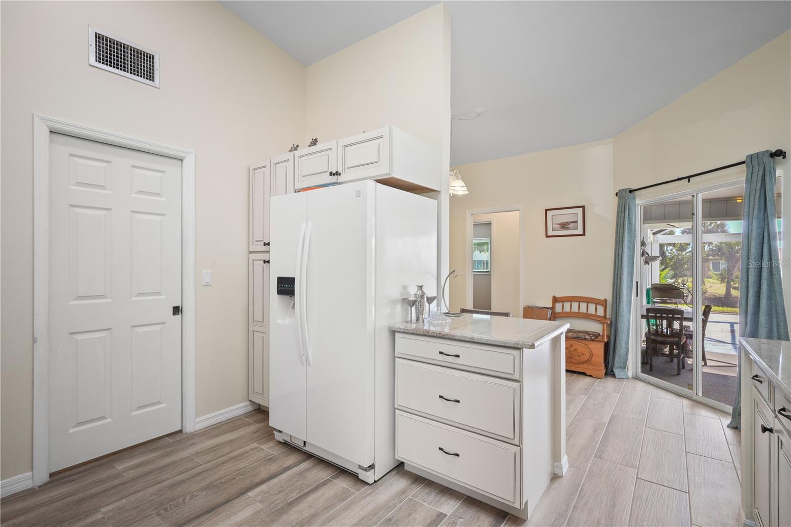 Image 12 of 41 For 208 Annapolis Lane