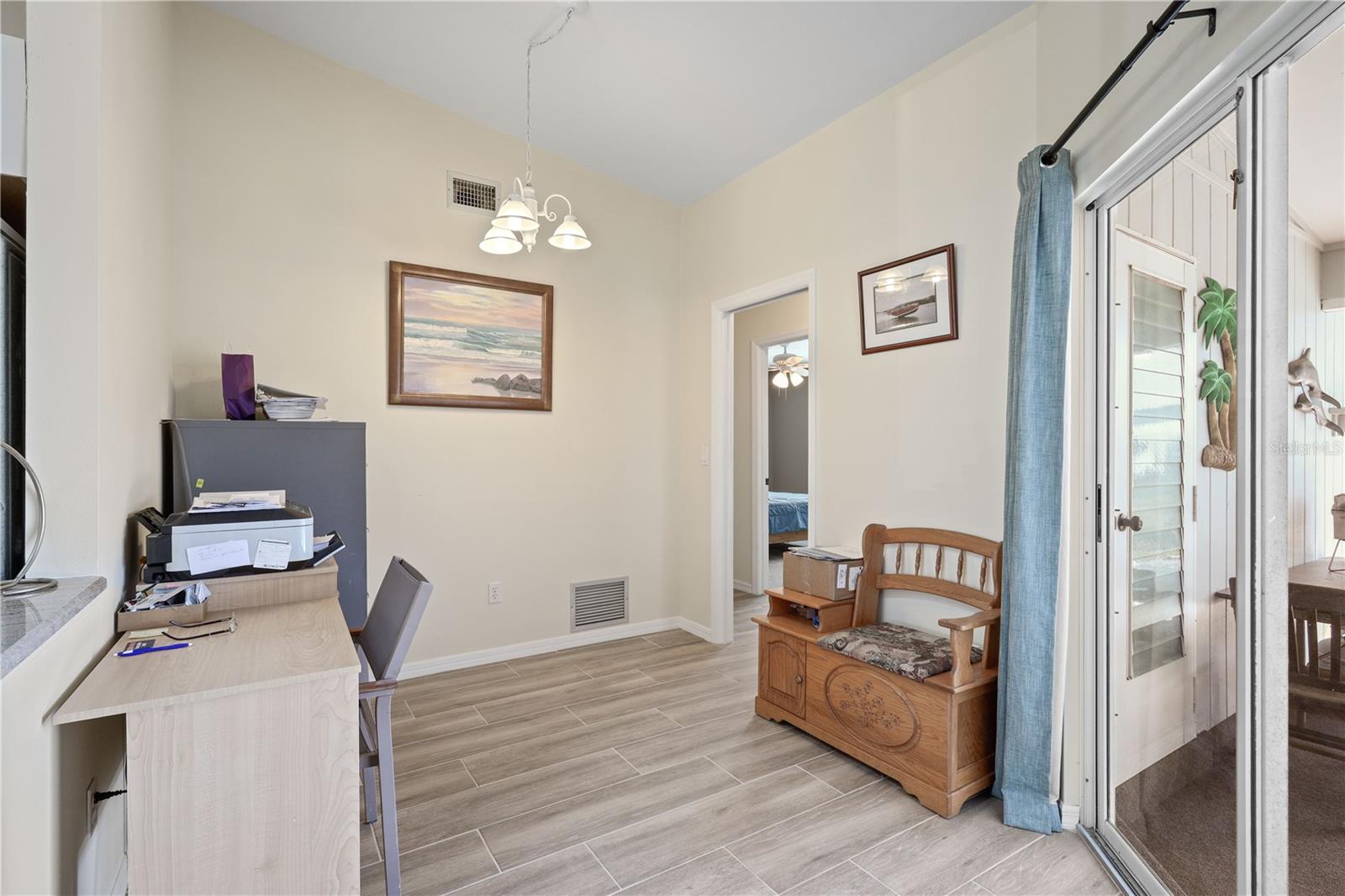 Image 14 of 41 For 208 Annapolis Lane