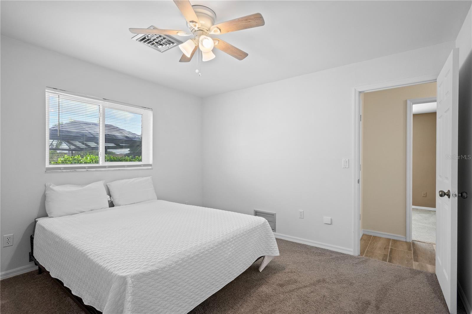 Image 20 of 41 For 208 Annapolis Lane