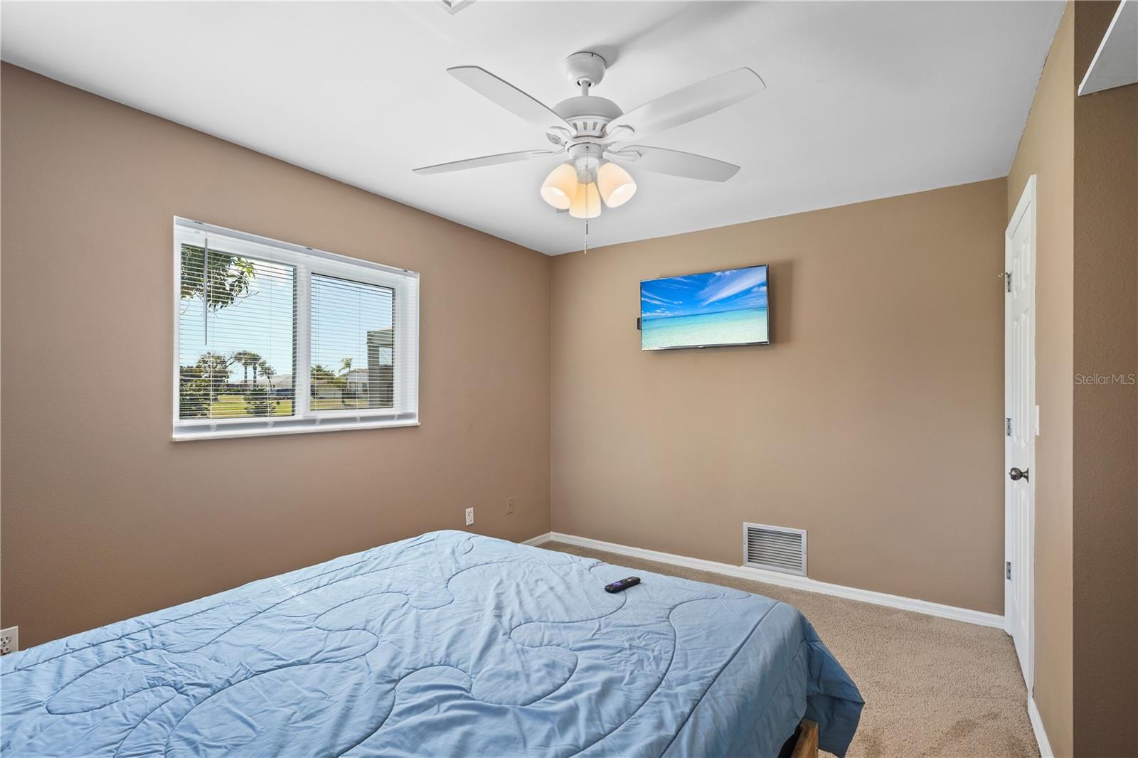 Image 23 of 41 For 208 Annapolis Lane