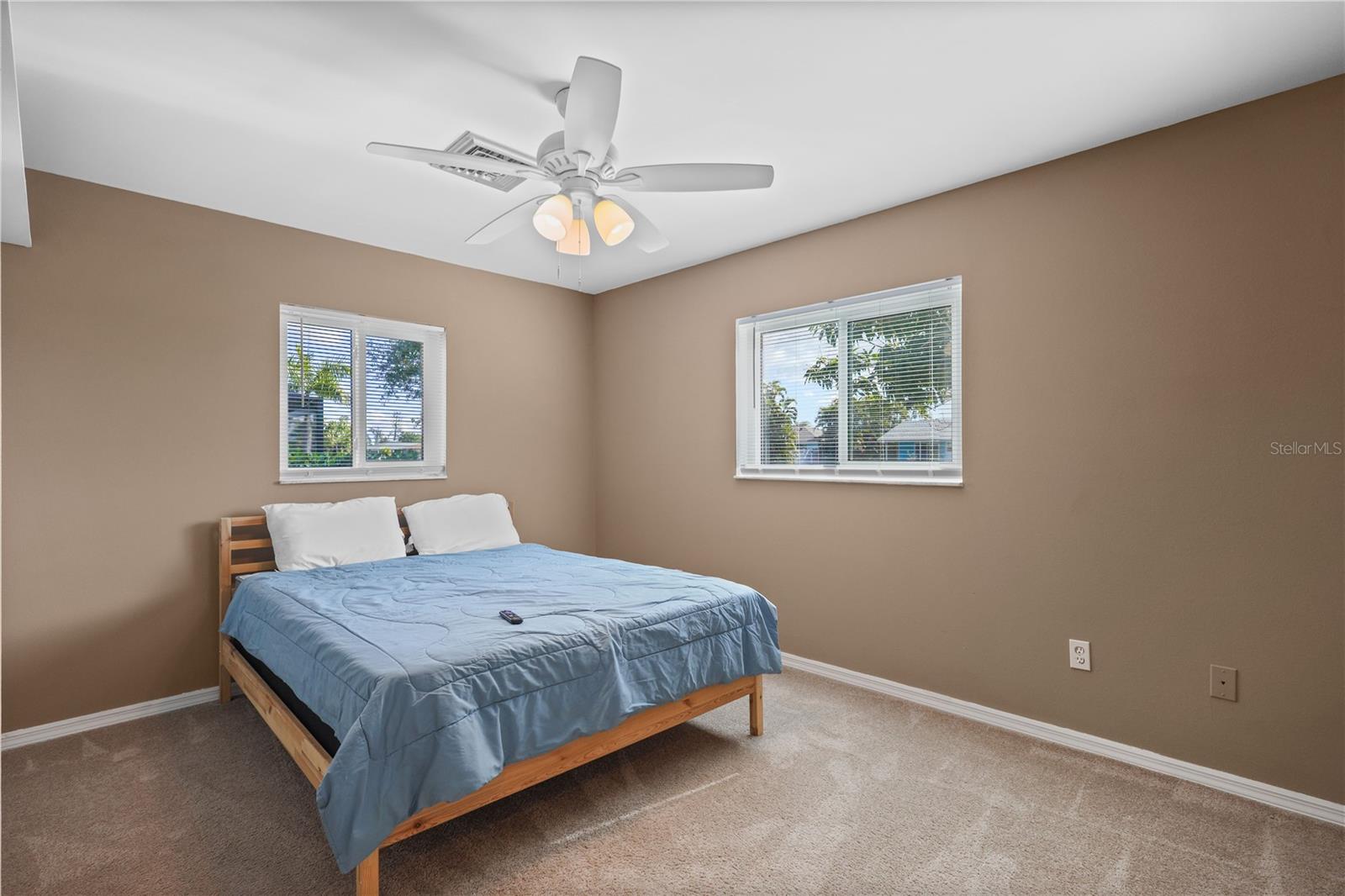 Image 25 of 41 For 208 Annapolis Lane