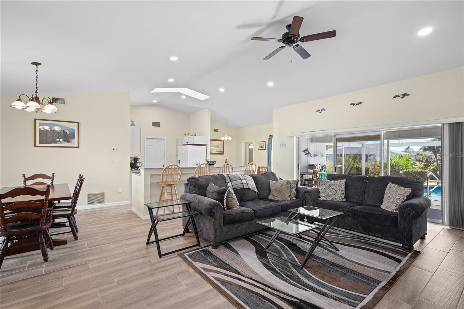 Image 4 of 41 For 208 Annapolis Lane