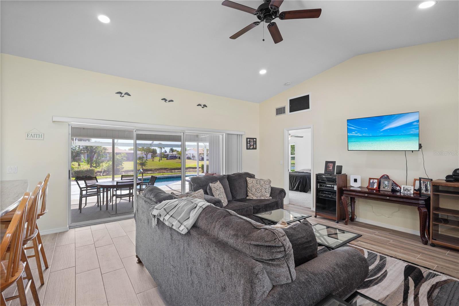 Image 5 of 41 For 208 Annapolis Lane