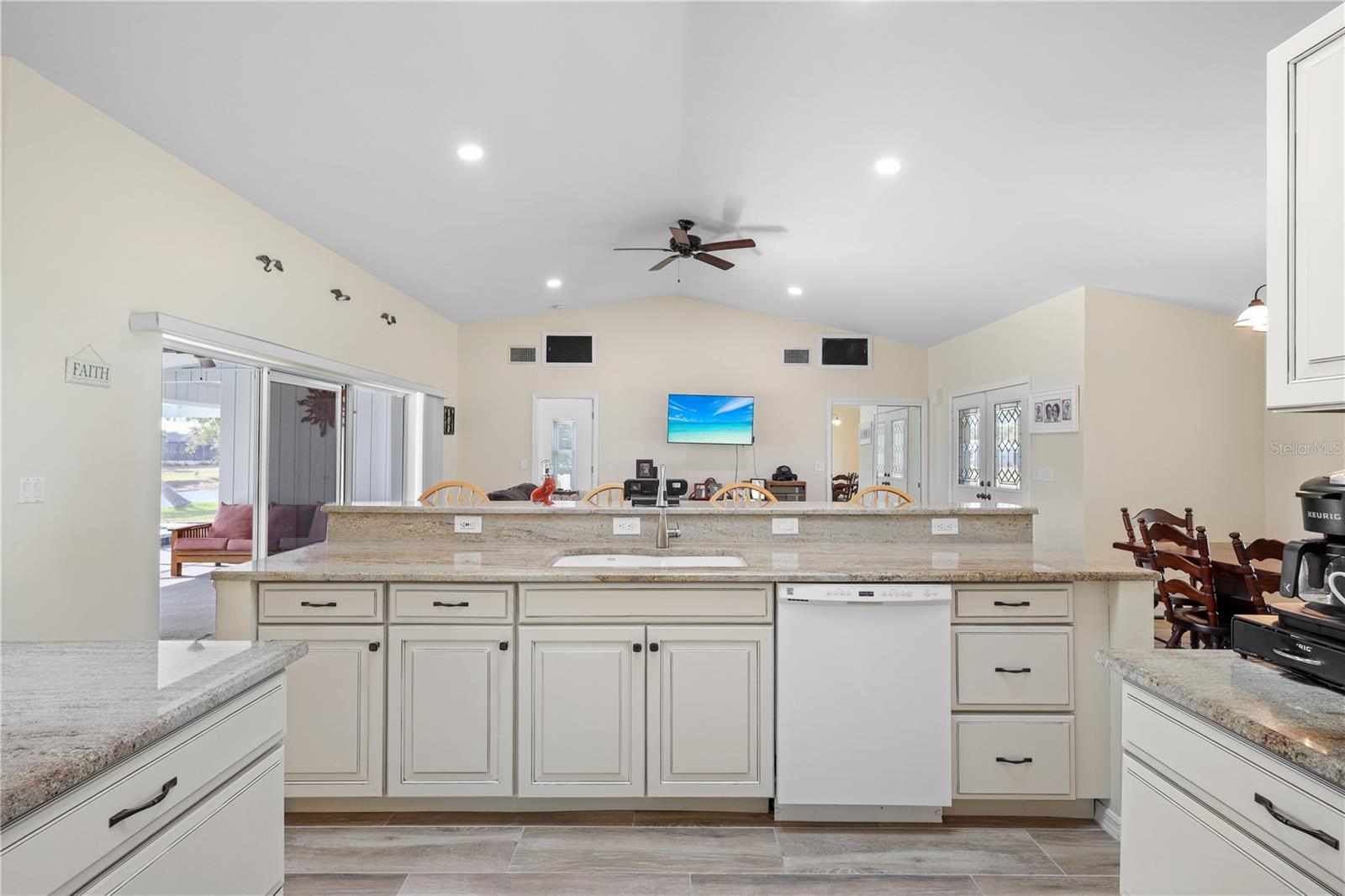 Image 7 of 41 For 208 Annapolis Lane