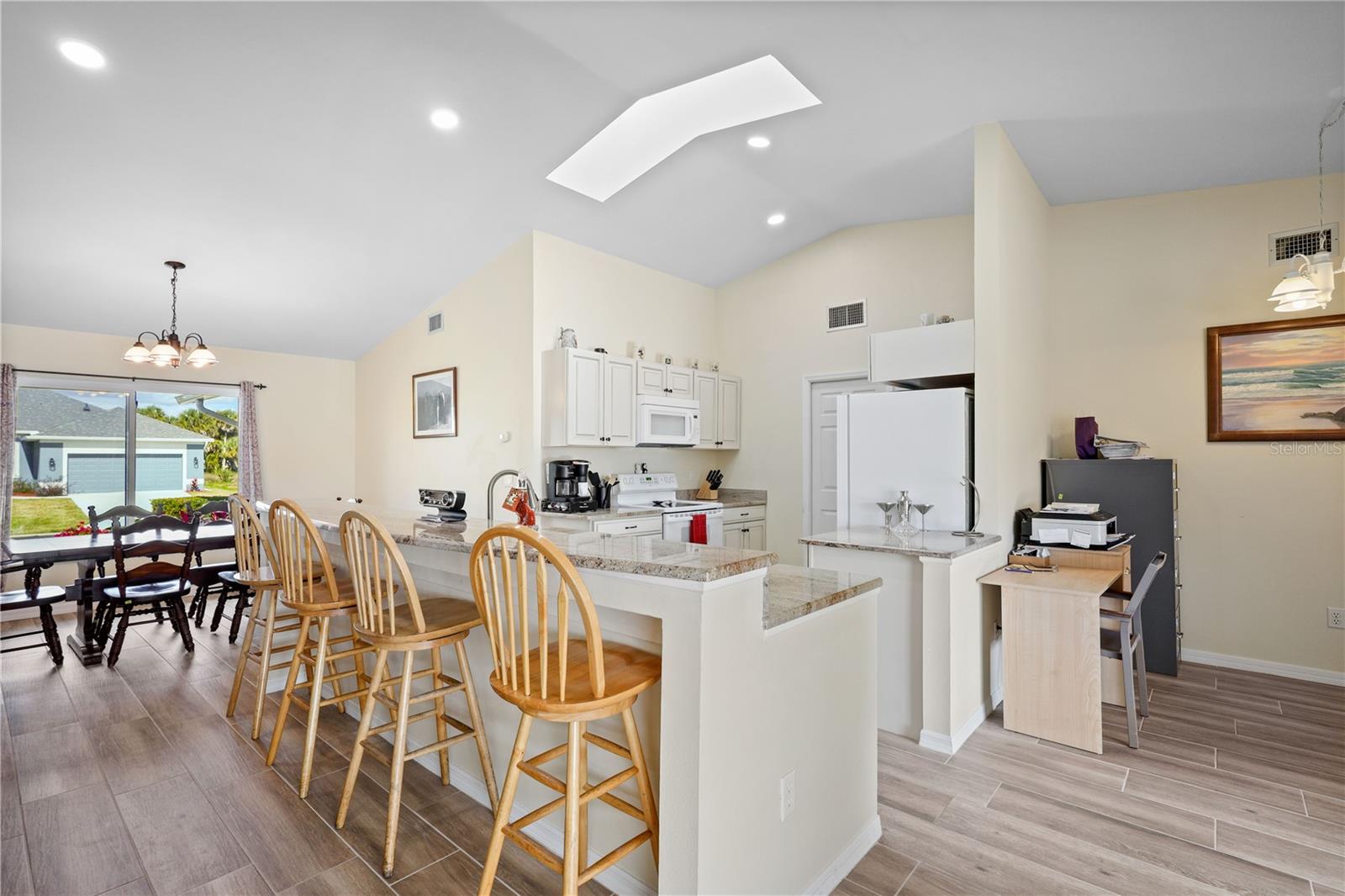 Image 9 of 41 For 208 Annapolis Lane