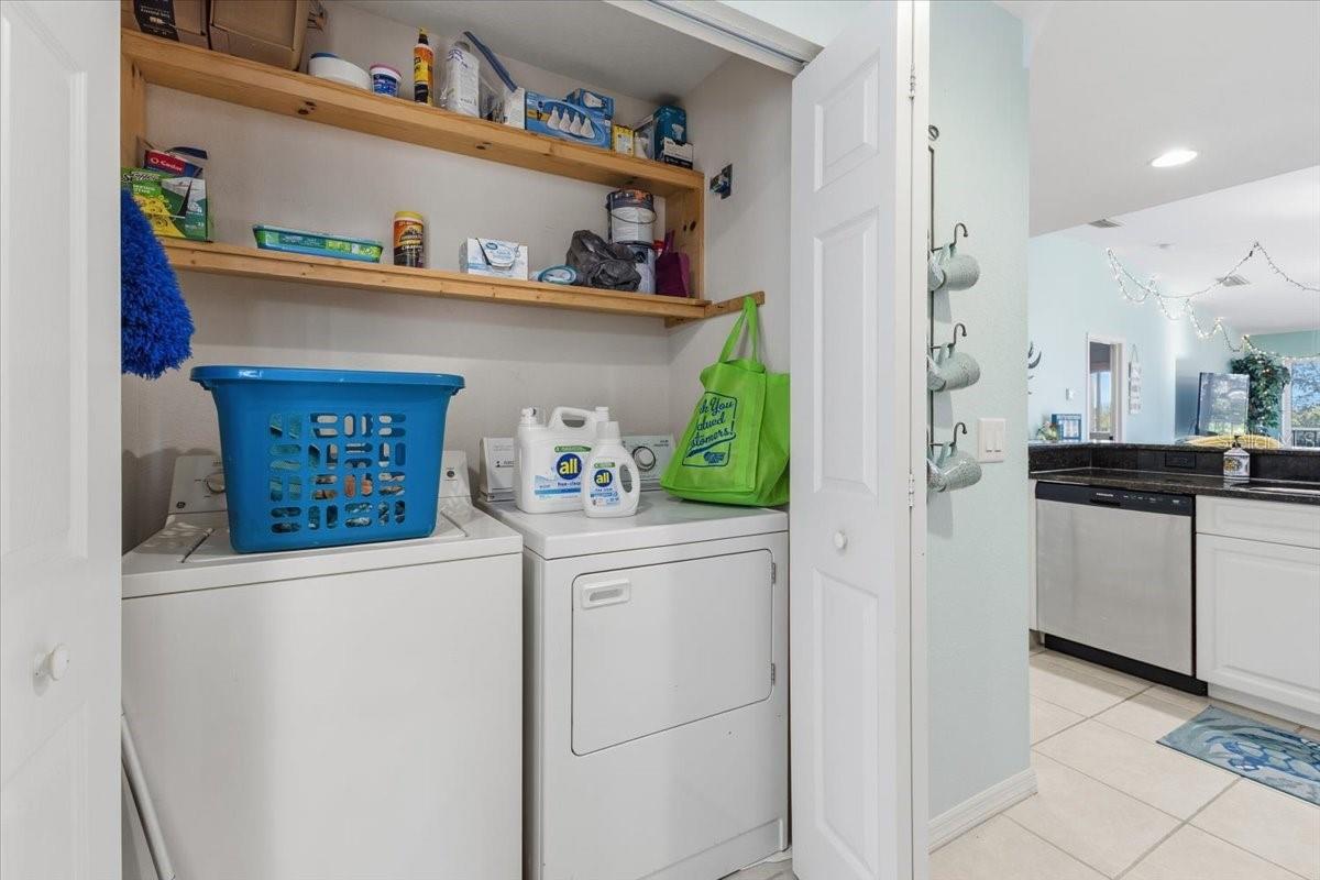 Image 10 of 41 For 9850 Fiddlers Green Circle 228