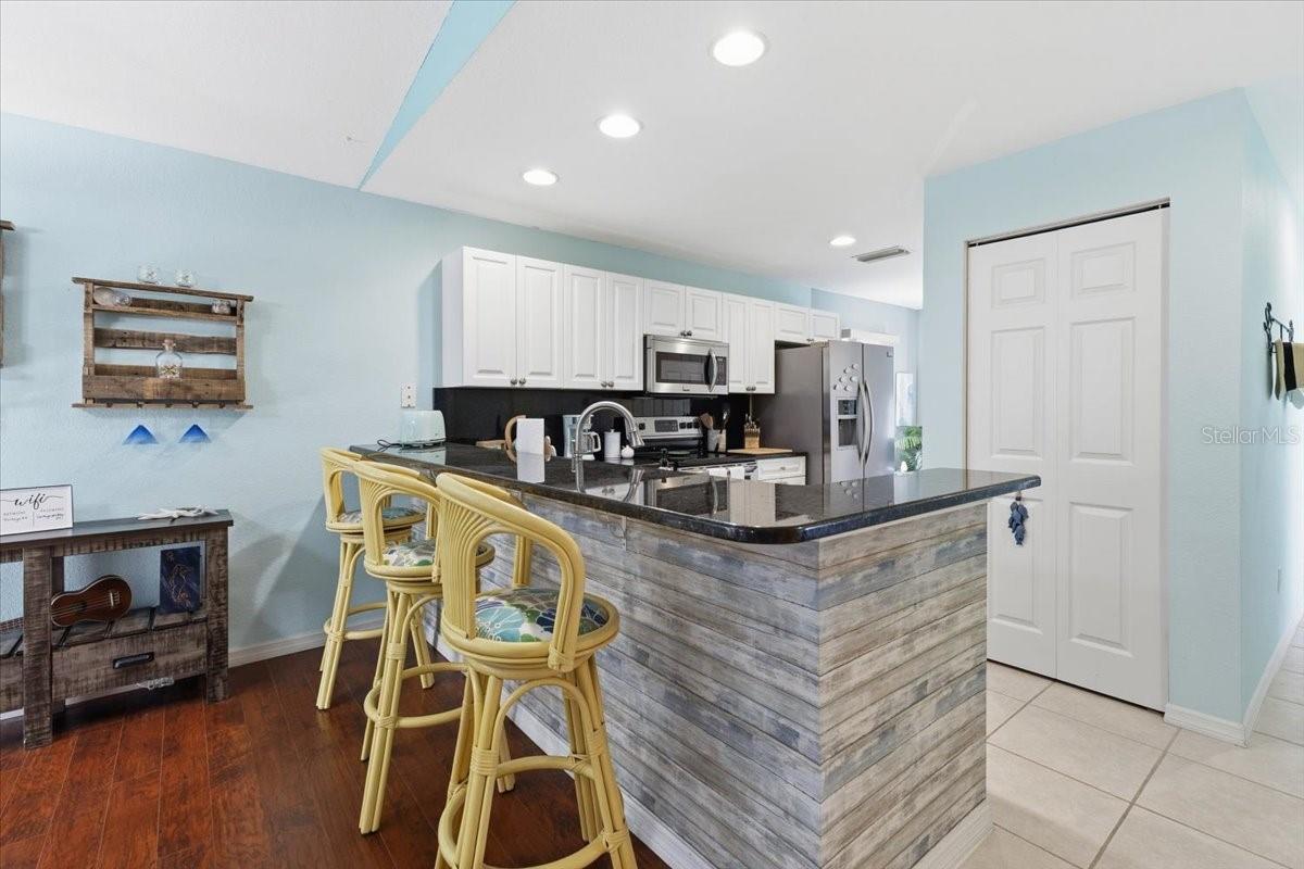 Image 12 of 41 For 9850 Fiddlers Green Circle 228