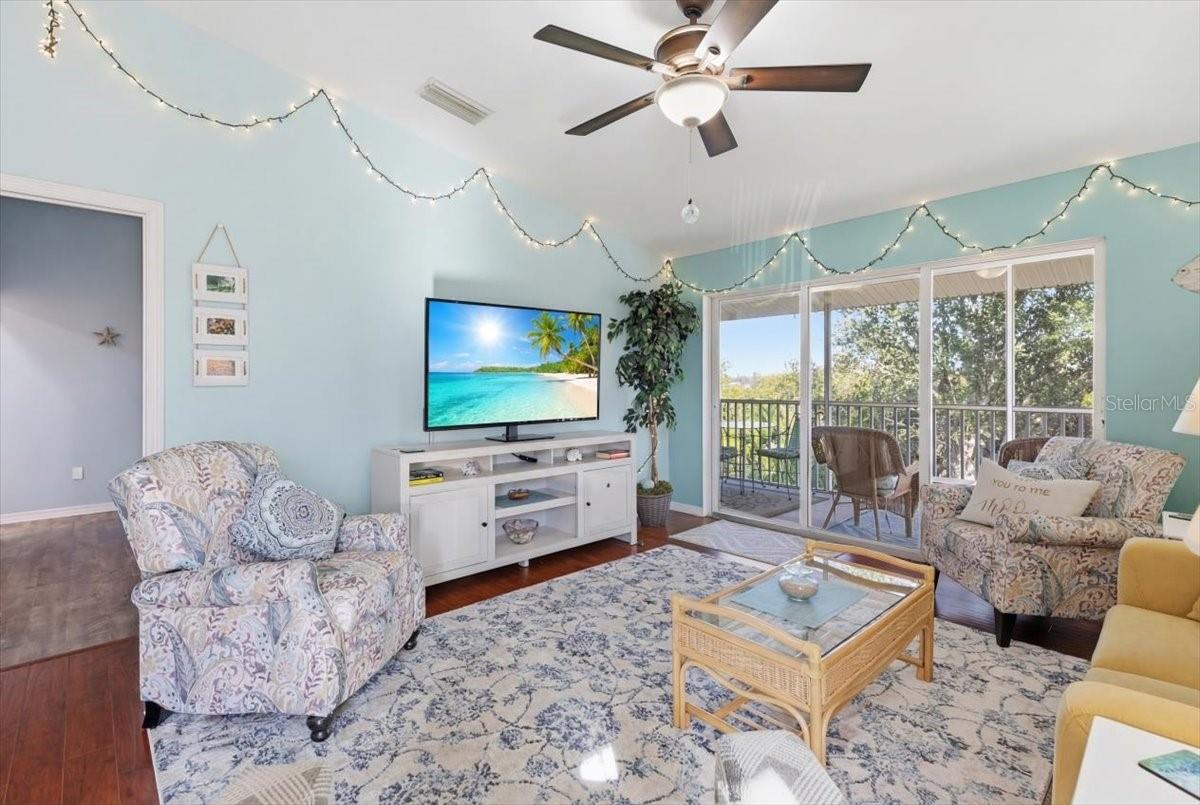 Image 15 of 41 For 9850 Fiddlers Green Circle 228