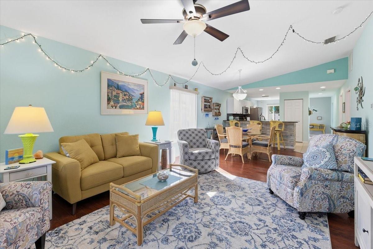 Image 16 of 41 For 9850 Fiddlers Green Circle 228