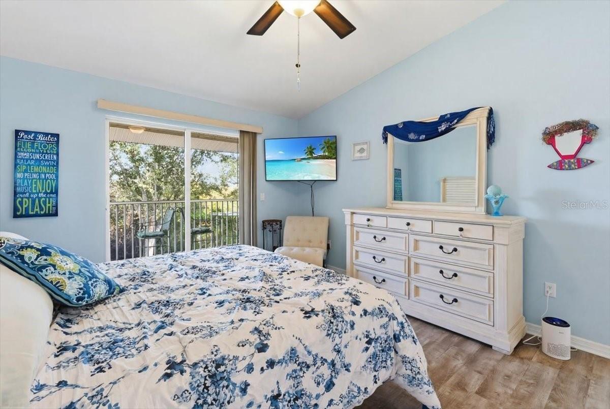 Image 18 of 41 For 9850 Fiddlers Green Circle 228