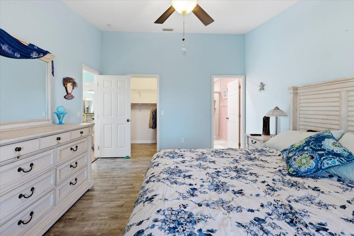 Image 19 of 41 For 9850 Fiddlers Green Circle 228