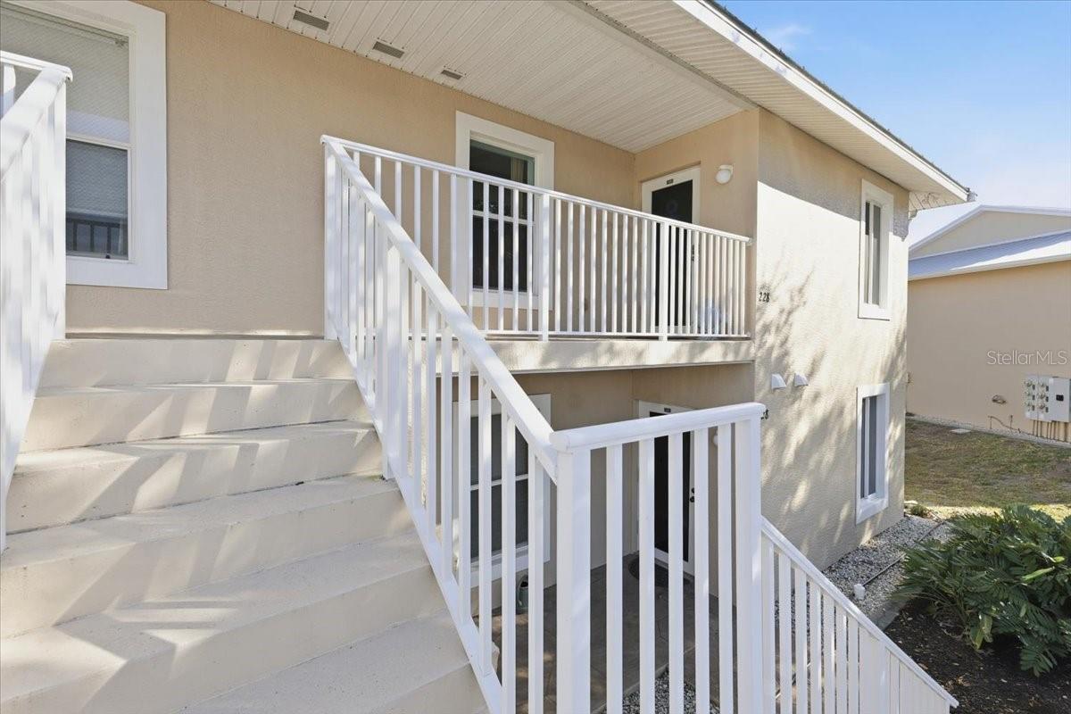 Image 2 of 41 For 9850 Fiddlers Green Circle 228