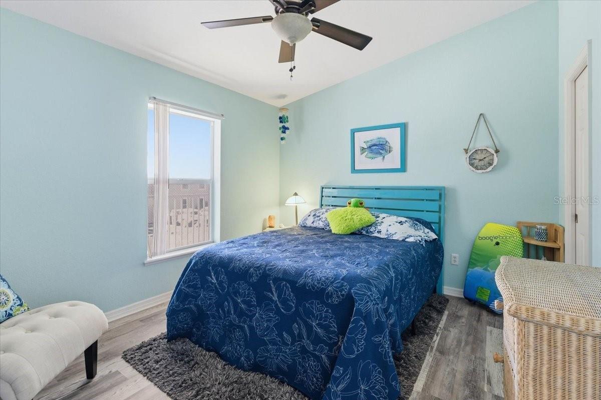 Image 22 of 41 For 9850 Fiddlers Green Circle 228