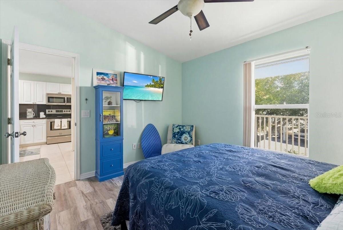 Image 23 of 41 For 9850 Fiddlers Green Circle 228