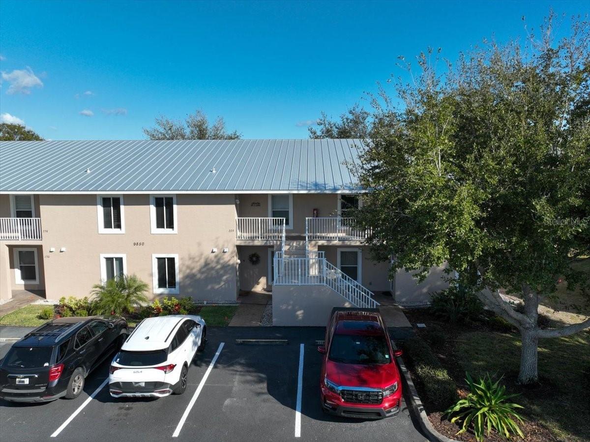 Image 29 of 41 For 9850 Fiddlers Green Circle 228