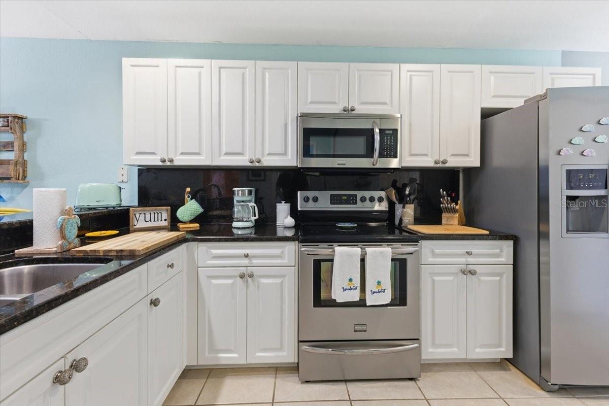 Image 8 of 41 For 9850 Fiddlers Green Circle 228