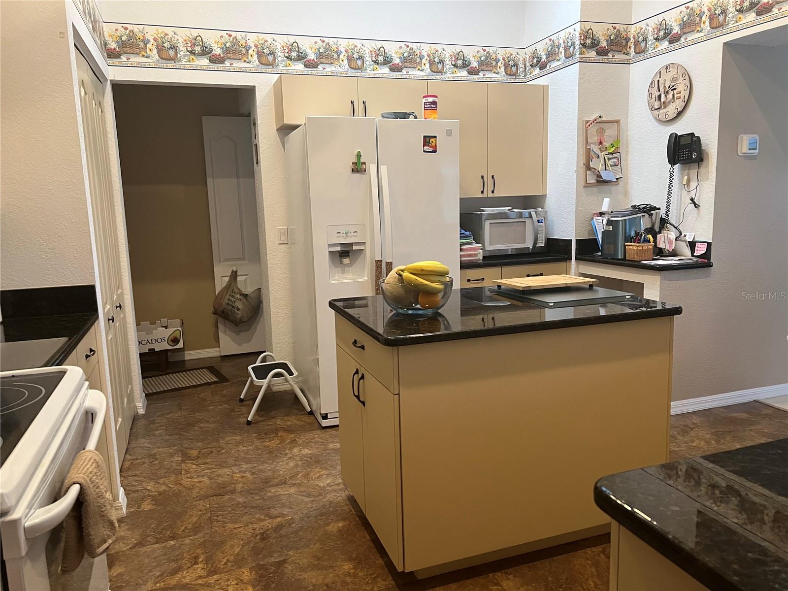 Image 8 of 40 For 24 Broadmoor Lane