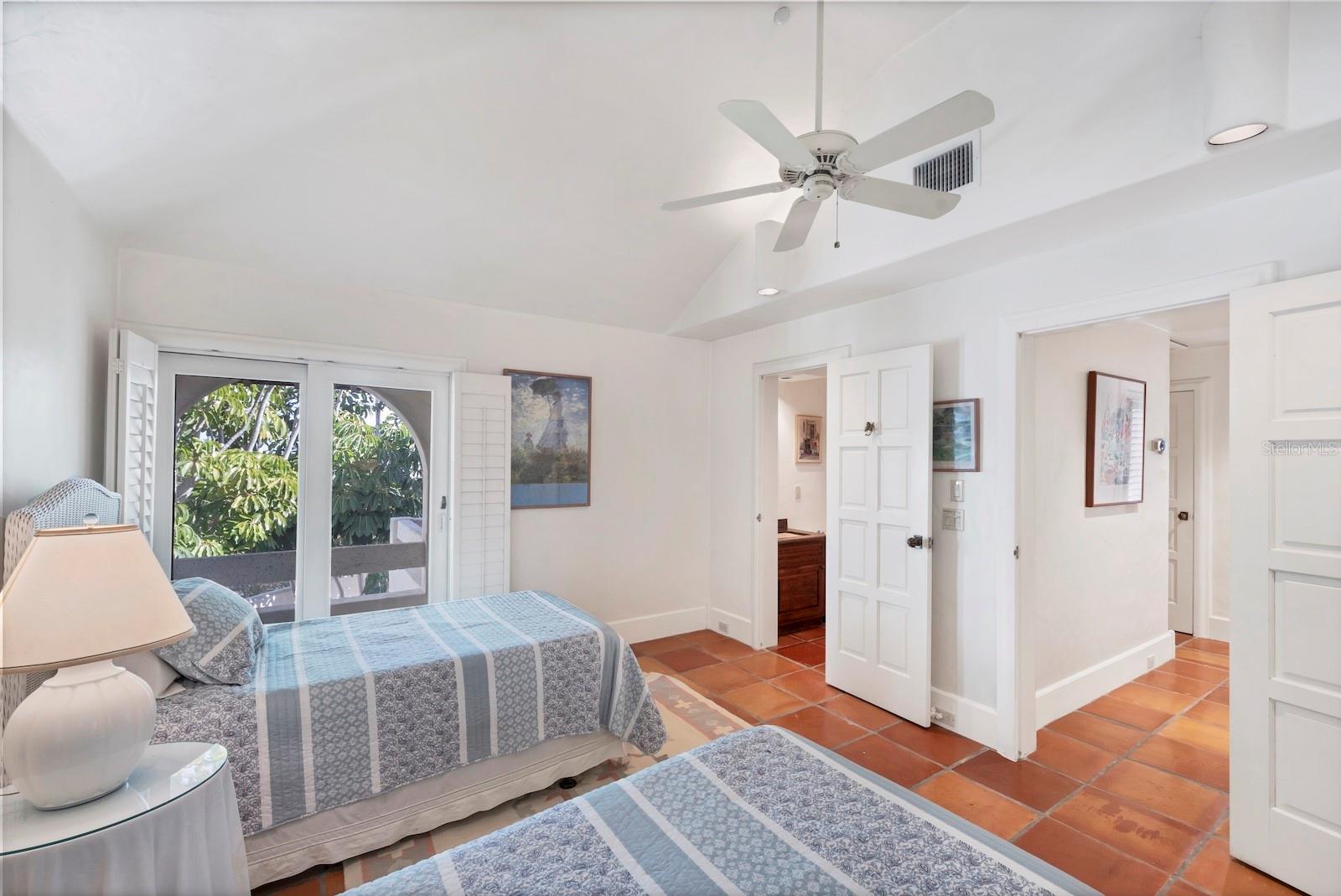 Image 31 of 55 For 1500 Railroad Avenue