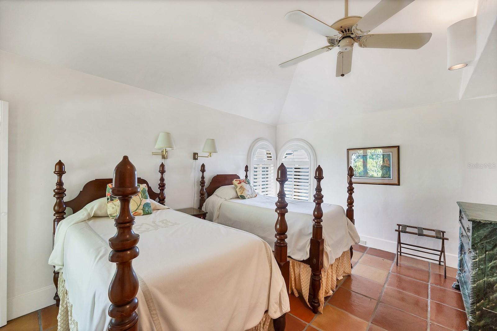 Image 32 of 55 For 1500 Railroad Avenue