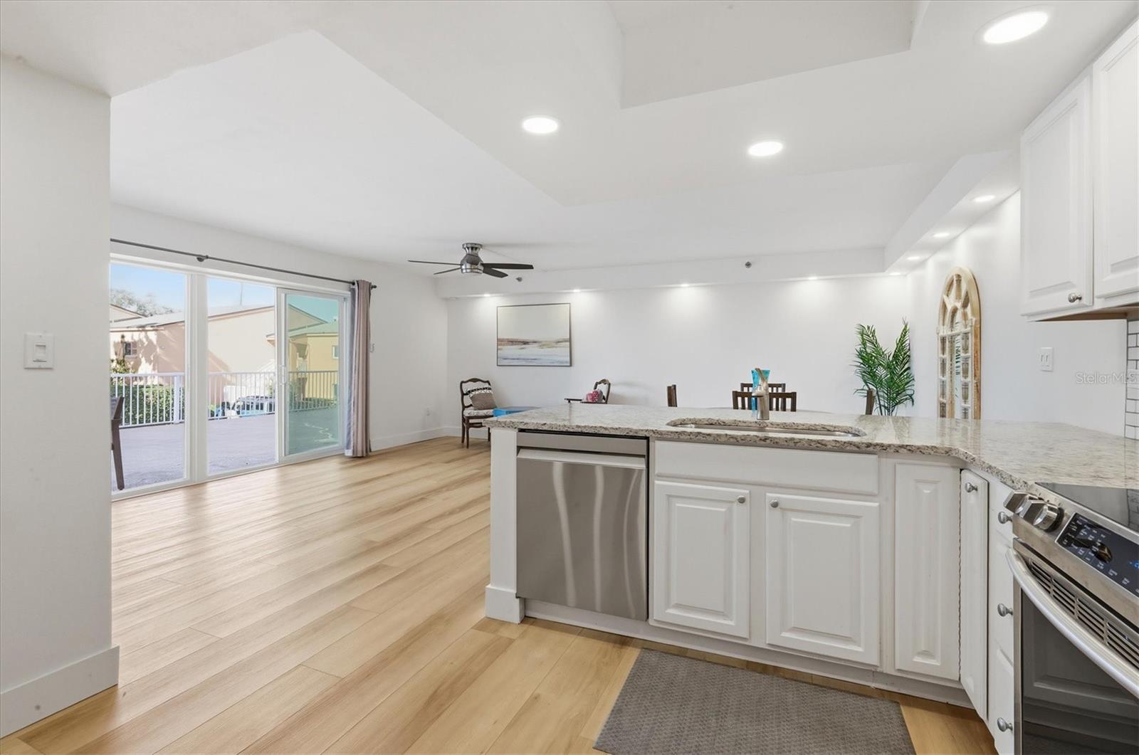 Image 10 of 46 For 7430 Sunshine Skyway Lane S 201