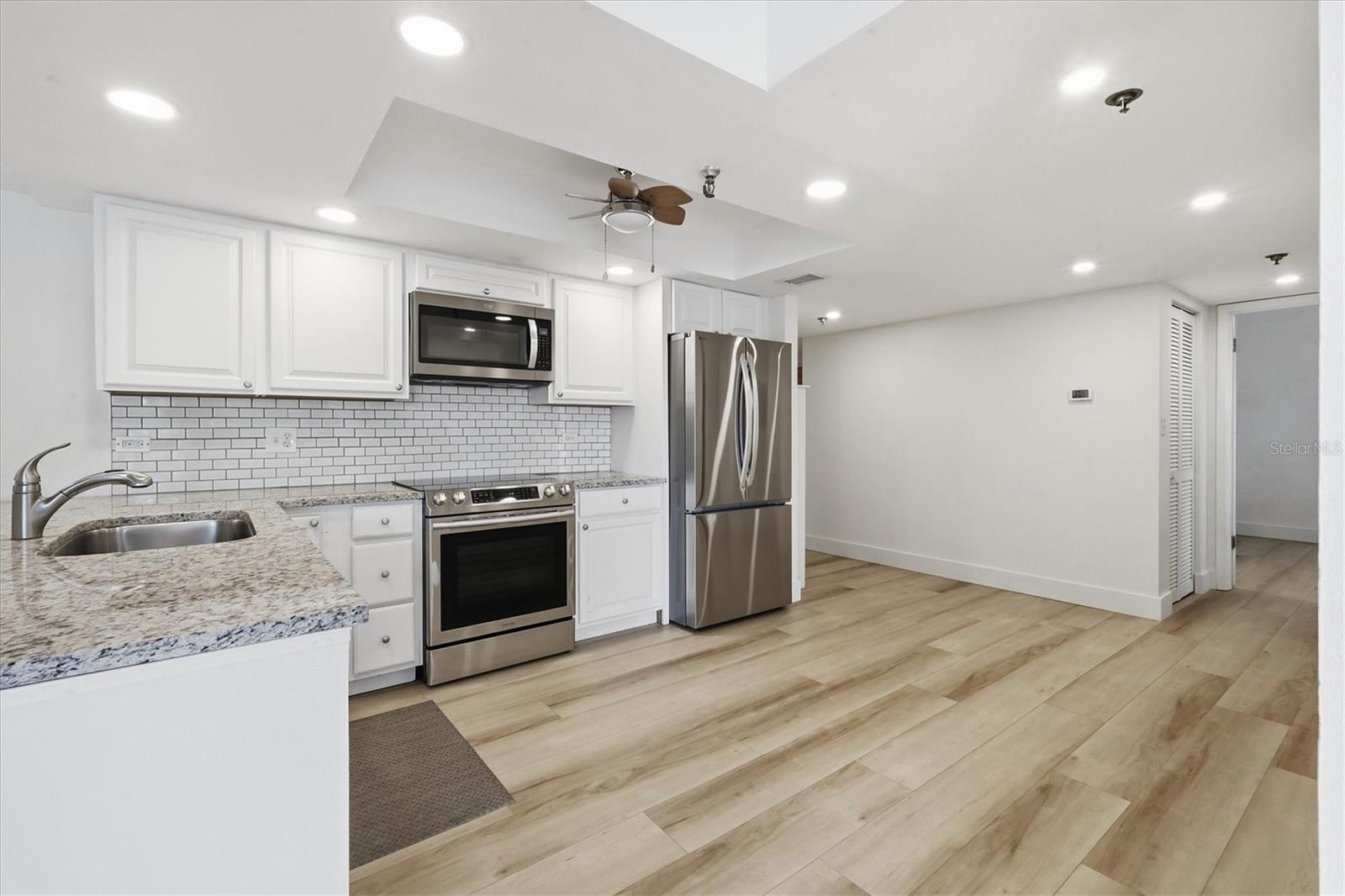 Image 11 of 46 For 7430 Sunshine Skyway Lane S 201