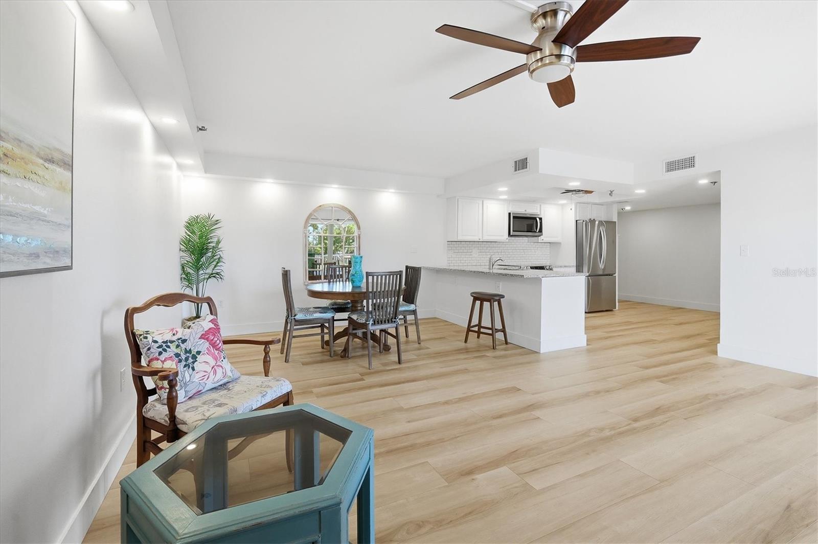 Image 15 of 46 For 7430 Sunshine Skyway Lane S 201