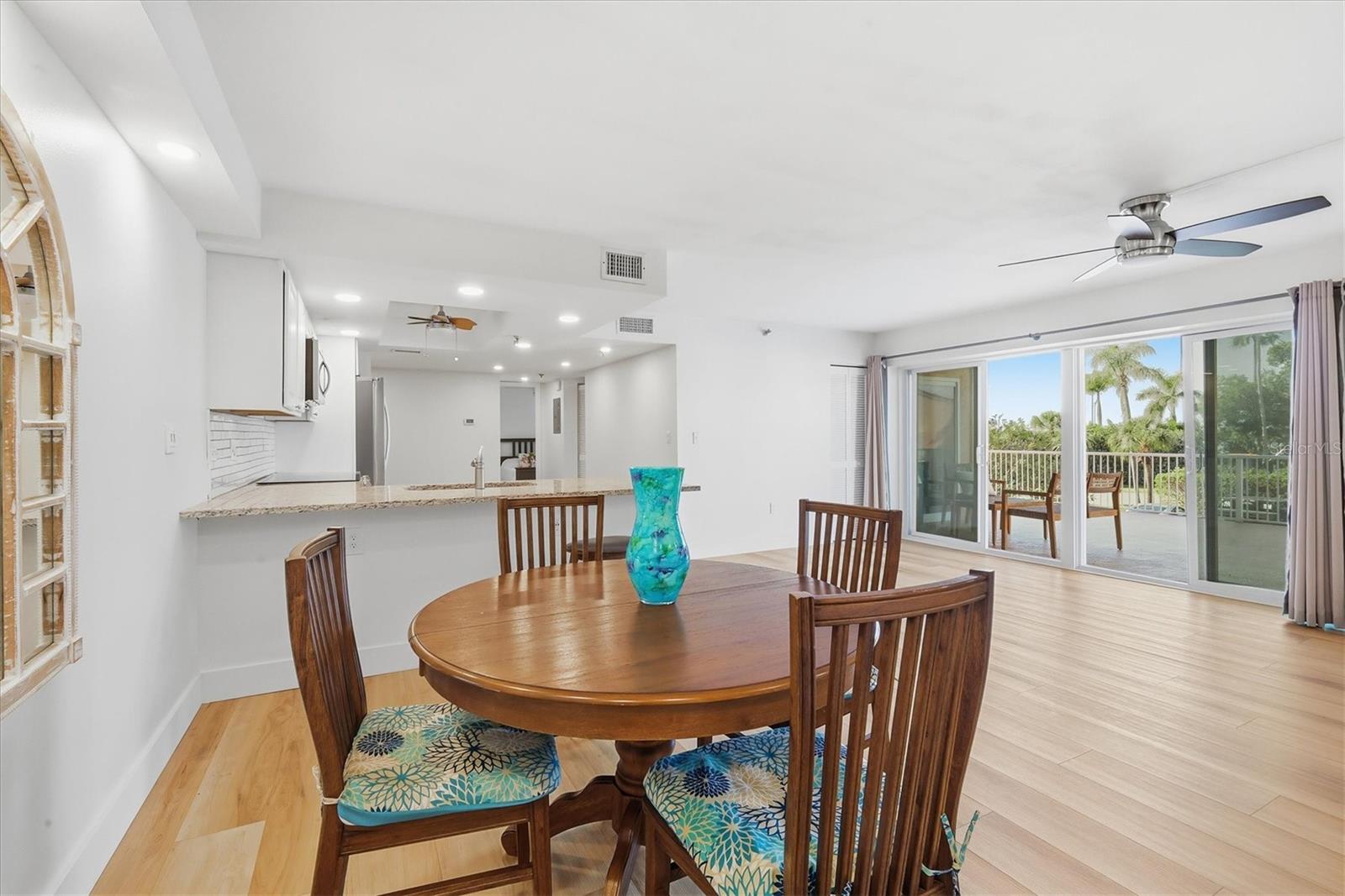 Image 16 of 46 For 7430 Sunshine Skyway Lane S 201