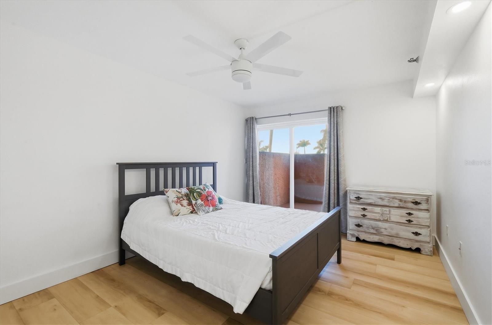 Image 18 of 46 For 7430 Sunshine Skyway Lane S 201