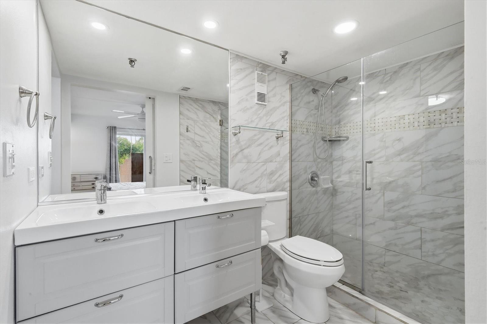 Image 22 of 46 For 7430 Sunshine Skyway Lane S 201