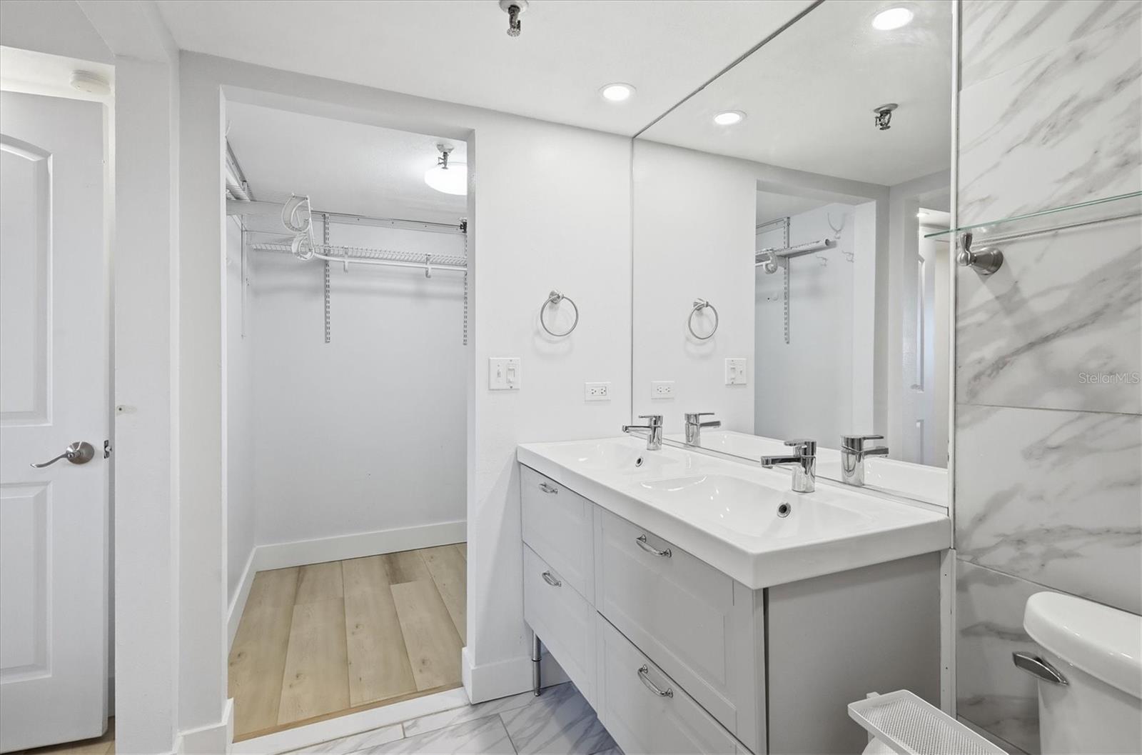 Image 23 of 46 For 7430 Sunshine Skyway Lane S 201