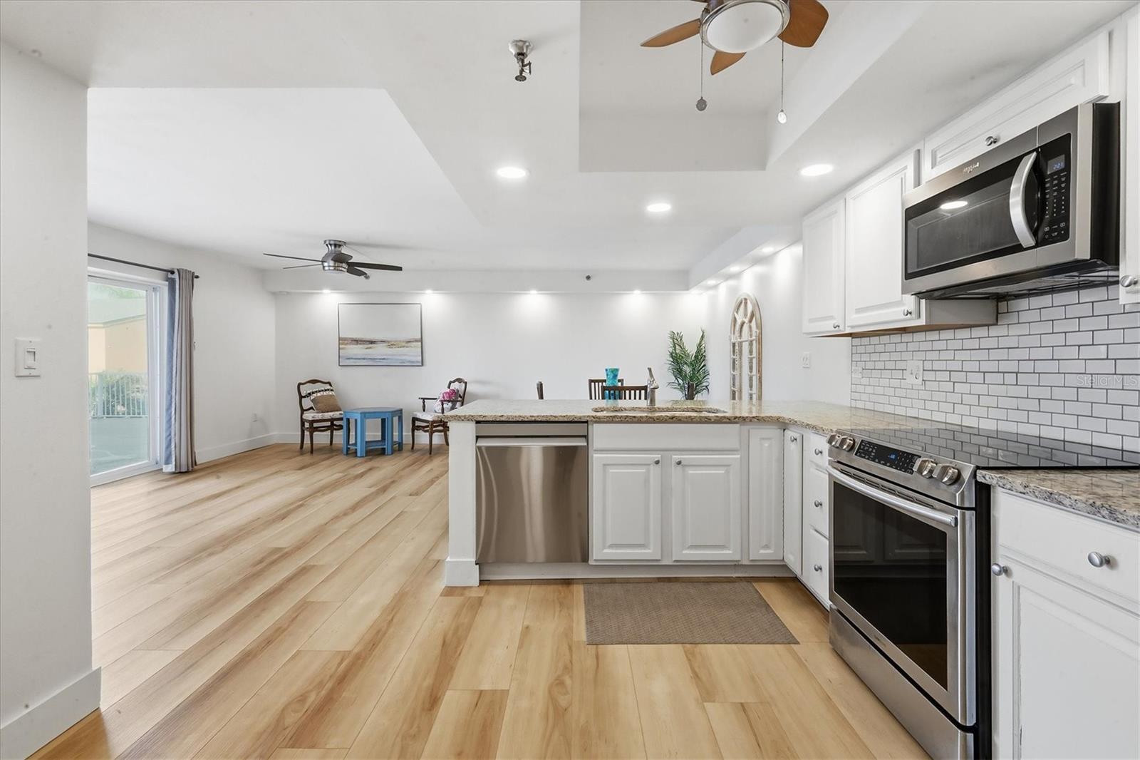 Image 9 of 46 For 7430 Sunshine Skyway Lane S 201