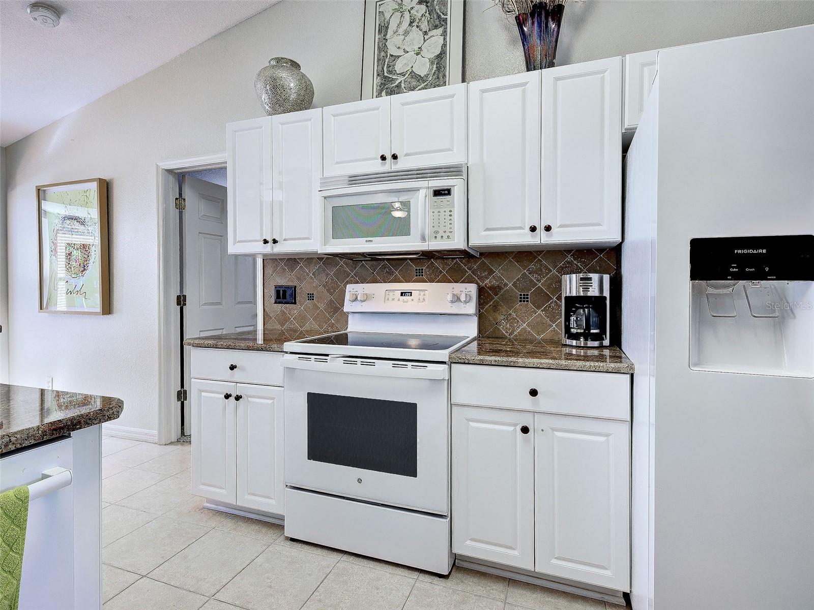 Image 18 of 56 For 10381 Sandrift Avenue