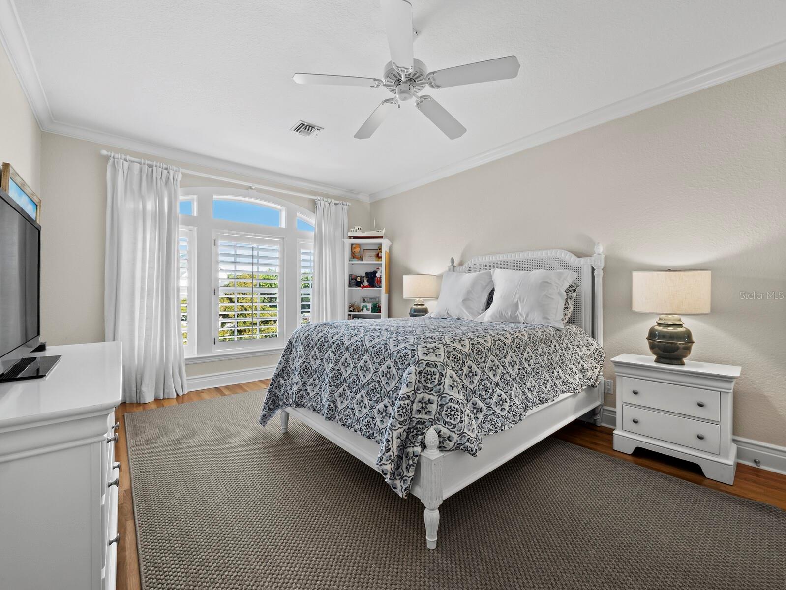 Image 28 of 56 For 160 Blackwall Court