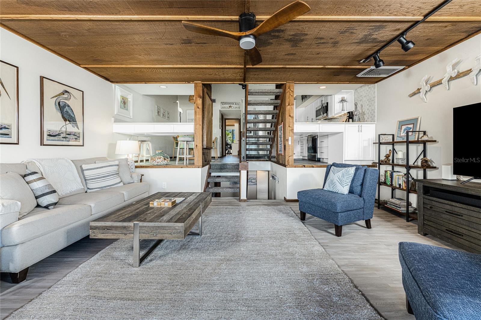 Image 16 of 68 For 5030 Beach Road 3