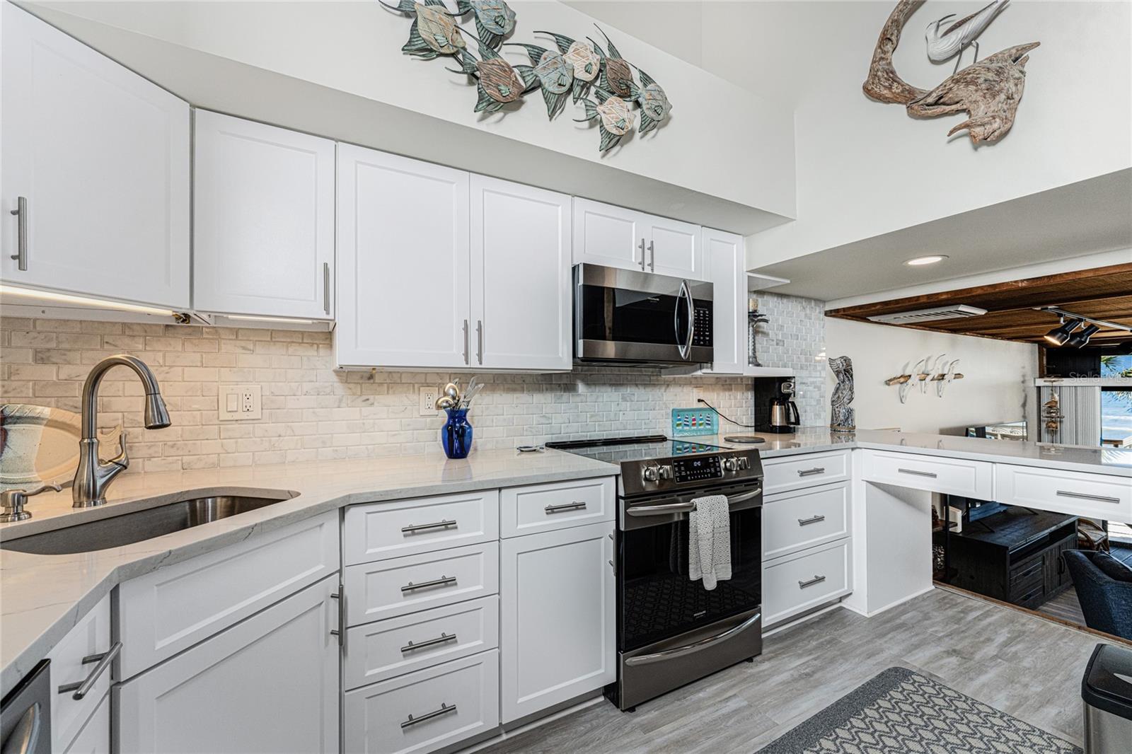 Image 21 of 68 For 5030 Beach Road 3