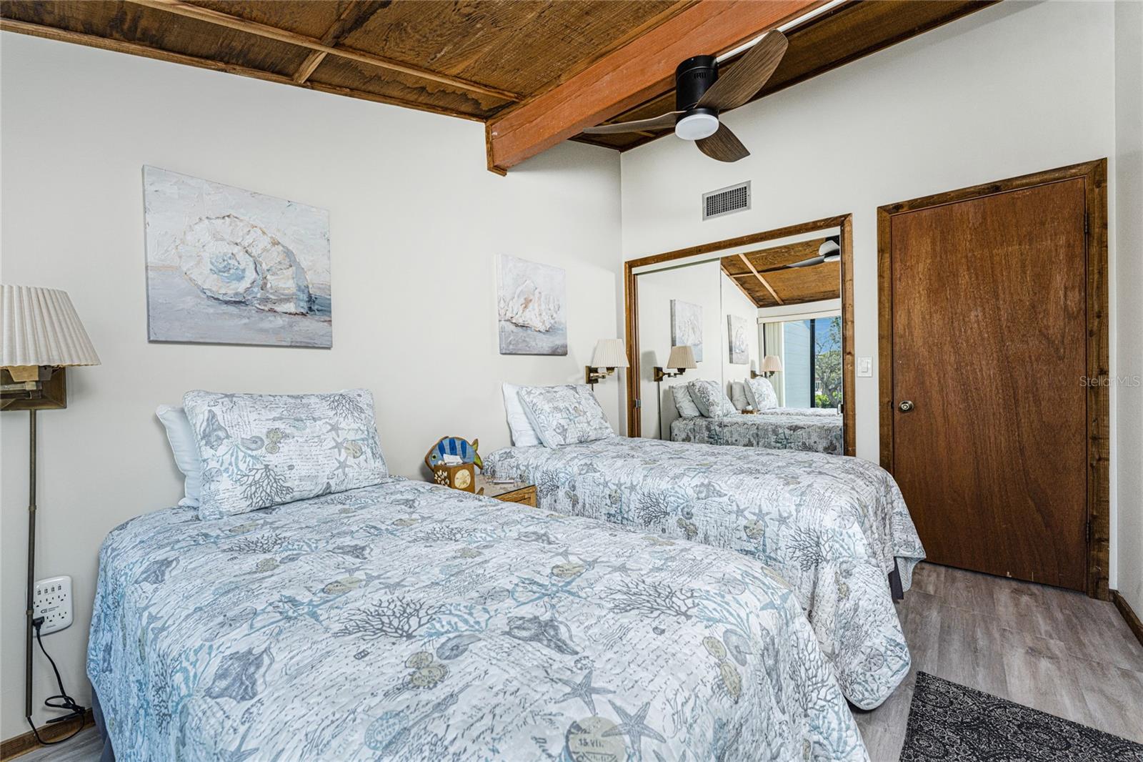 Image 42 of 68 For 5030 Beach Road 3