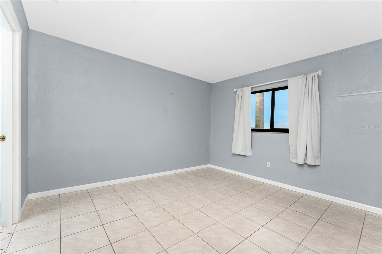 Image 16 of 37 For 25225 Rampart Boulevard 501