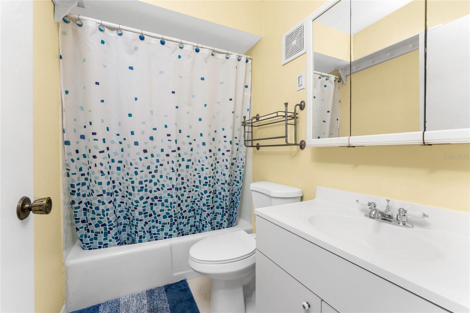 Image 23 of 37 For 25225 Rampart Boulevard 501