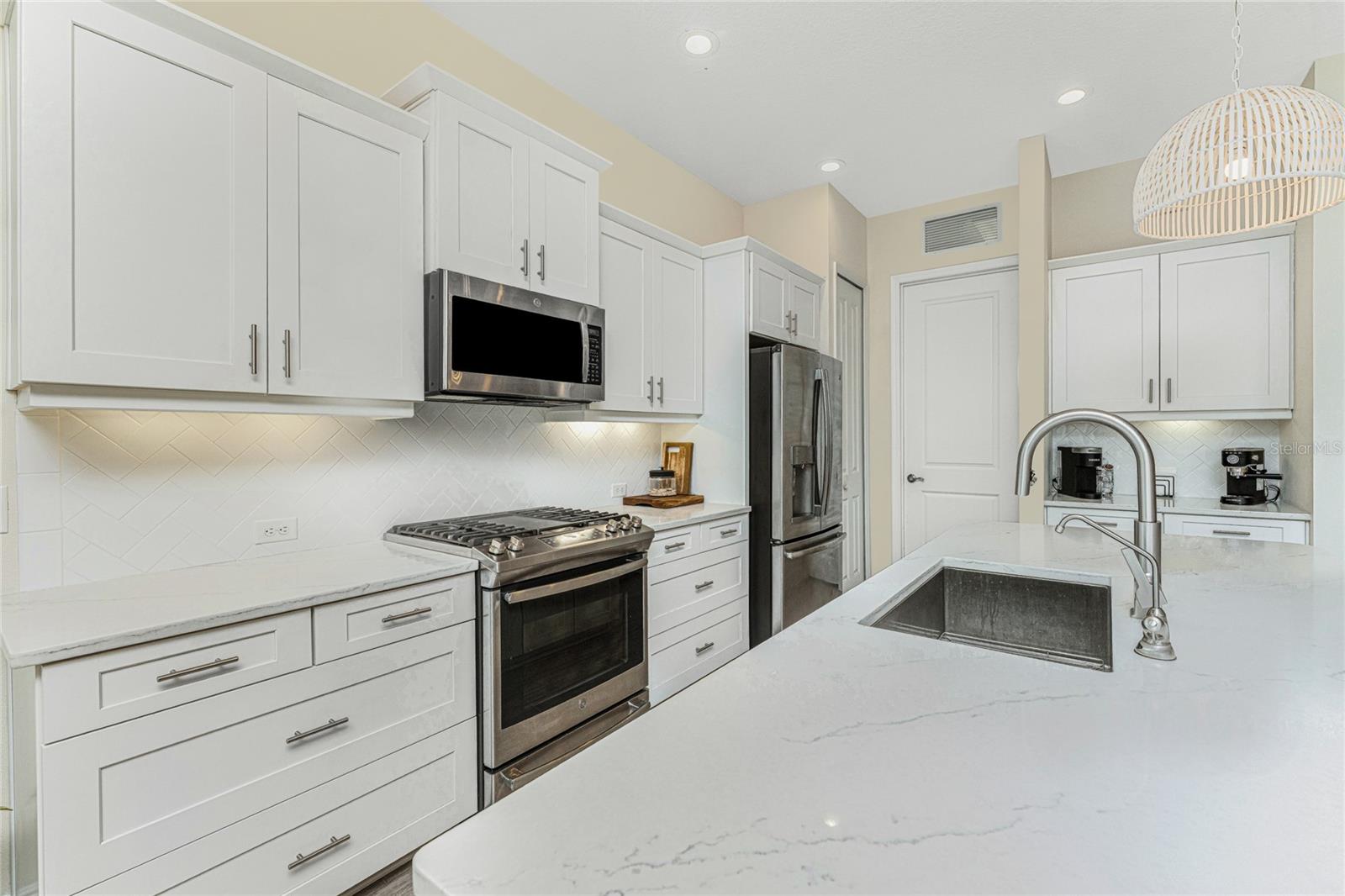 Image 16 of 66 For 26853 Weiskopf Drive