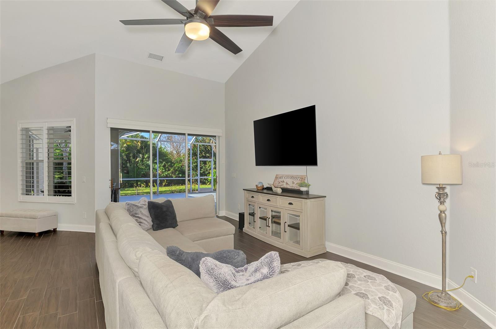 Image 11 of 91 For 14218 Silver Lakes Circle