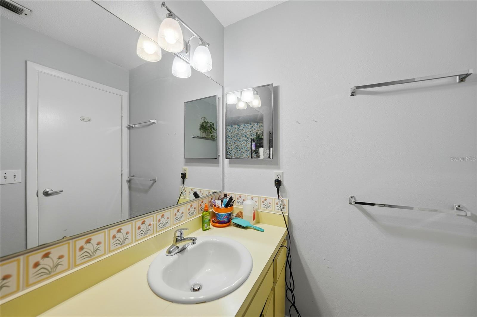 Image 19 of 40 For 157 Deerfield Avenue Ne