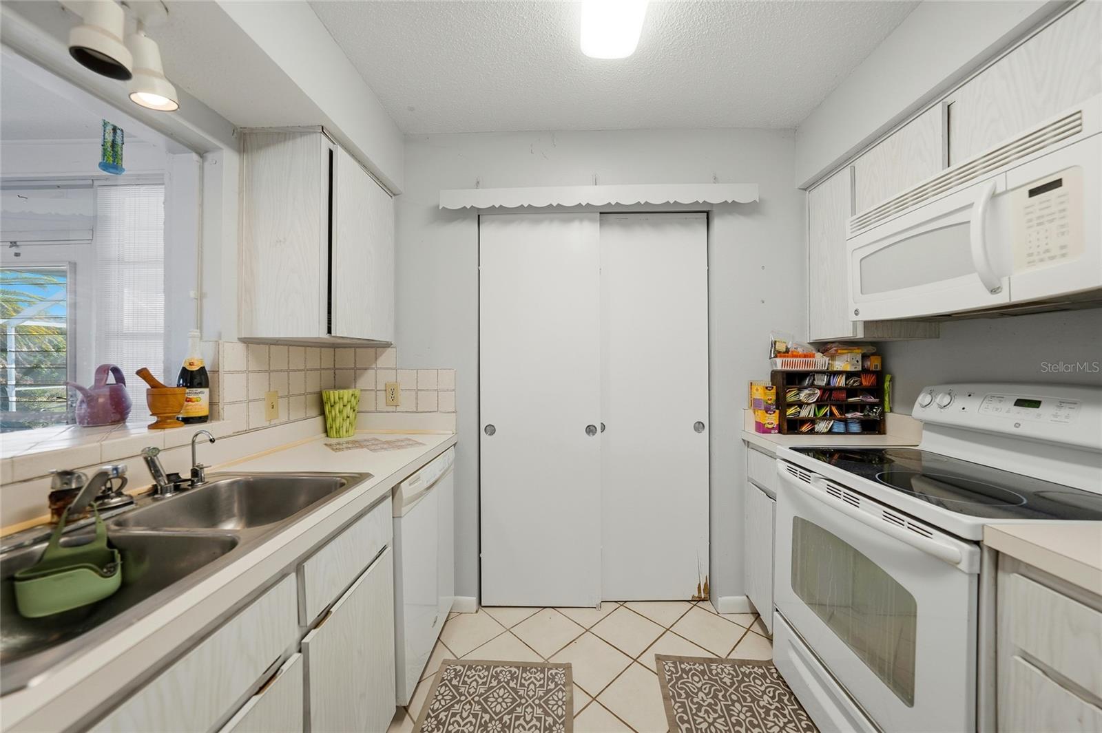 Image 8 of 40 For 157 Deerfield Avenue Ne