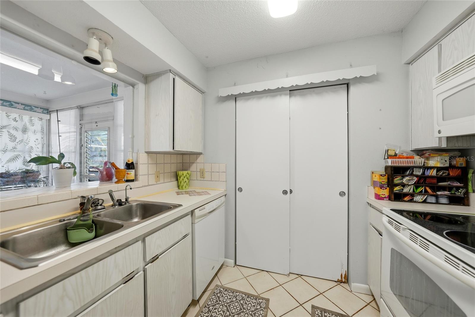 Image 9 of 40 For 157 Deerfield Avenue Ne