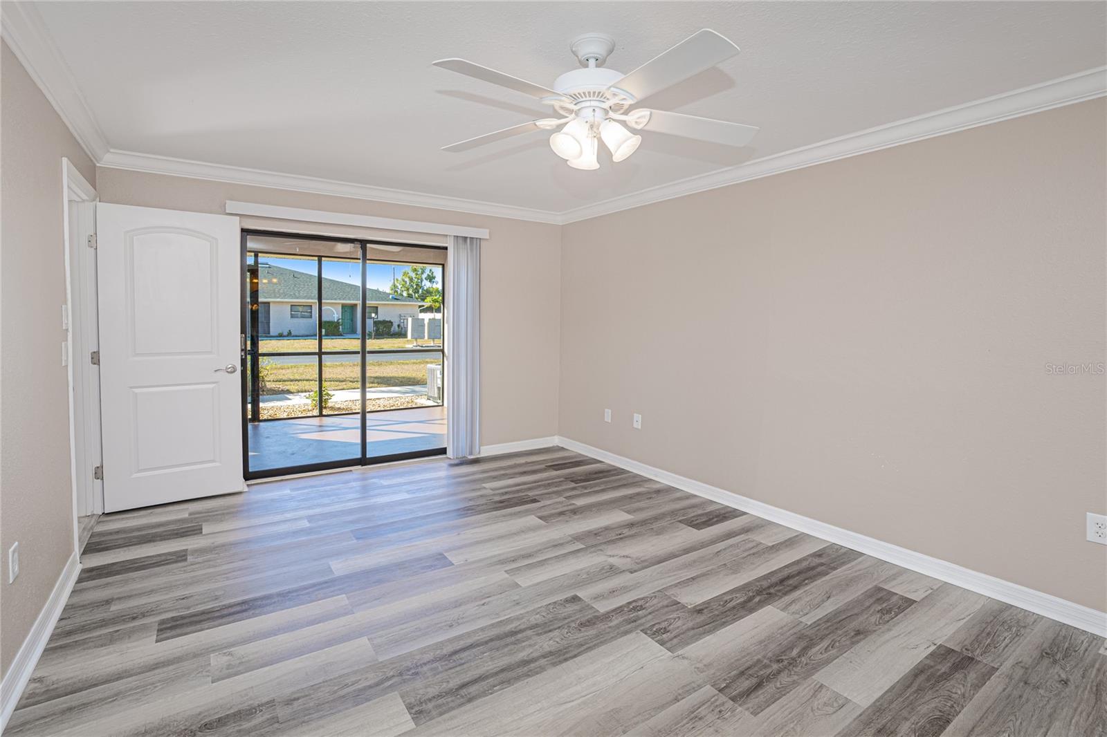 Image 17 of 36 For 24540 Harborview Road A2