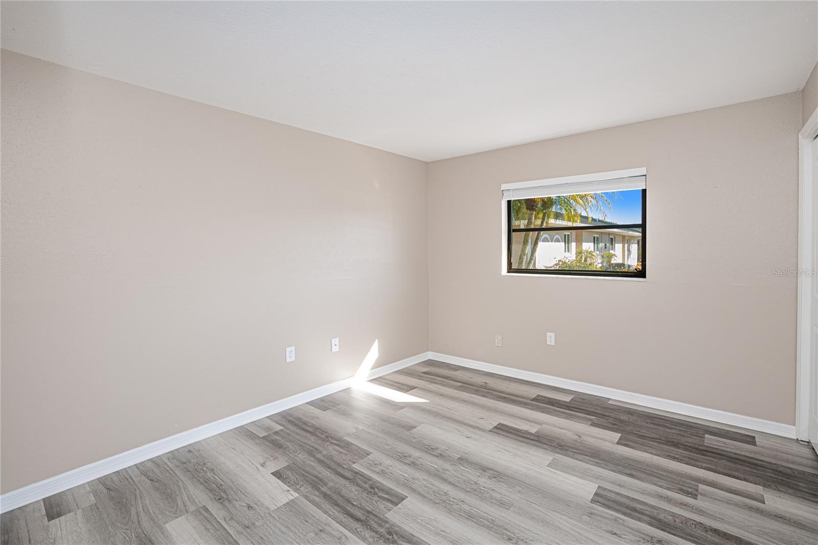 Image 22 of 36 For 24540 Harborview Road A2