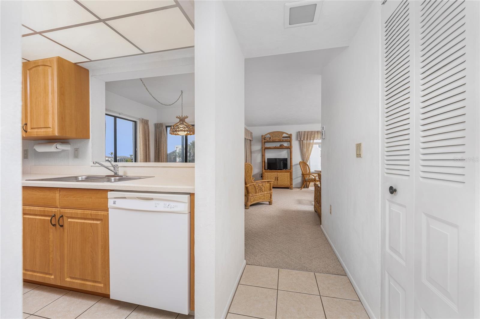 Image 11 of 48 For 2955 Beach Road A425