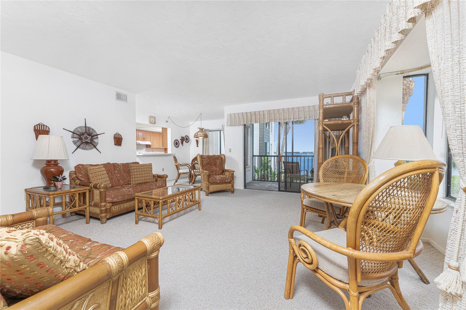 Image 12 of 48 For 2955 Beach Road A425