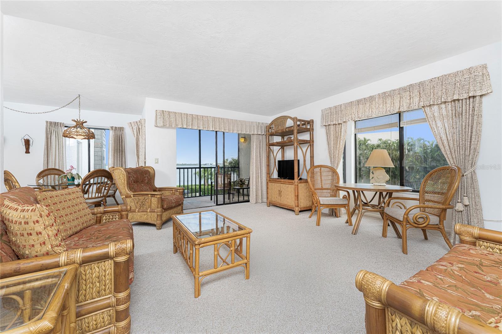 Image 14 of 48 For 2955 Beach Road A425