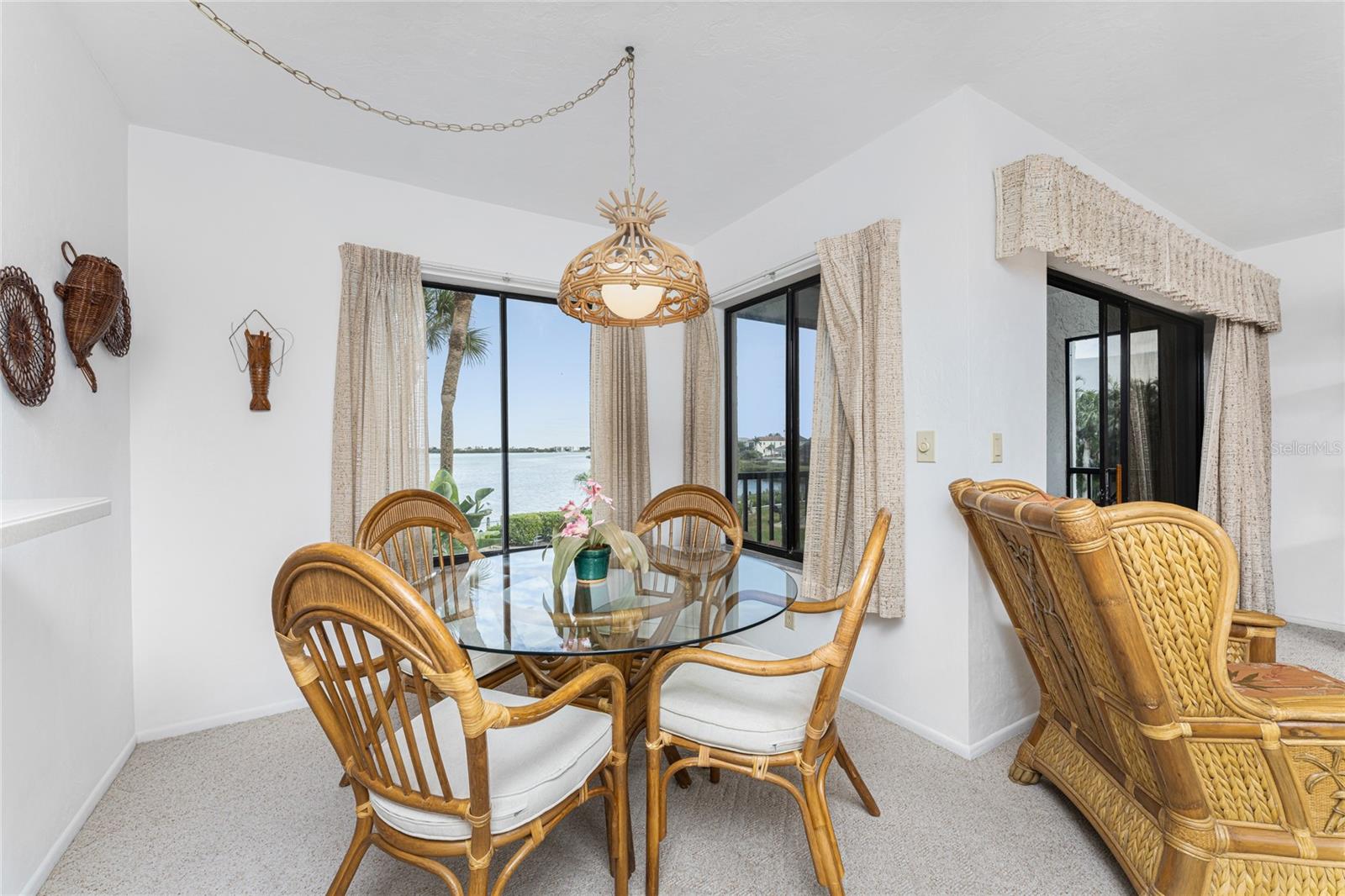 Image 21 of 48 For 2955 Beach Road A425